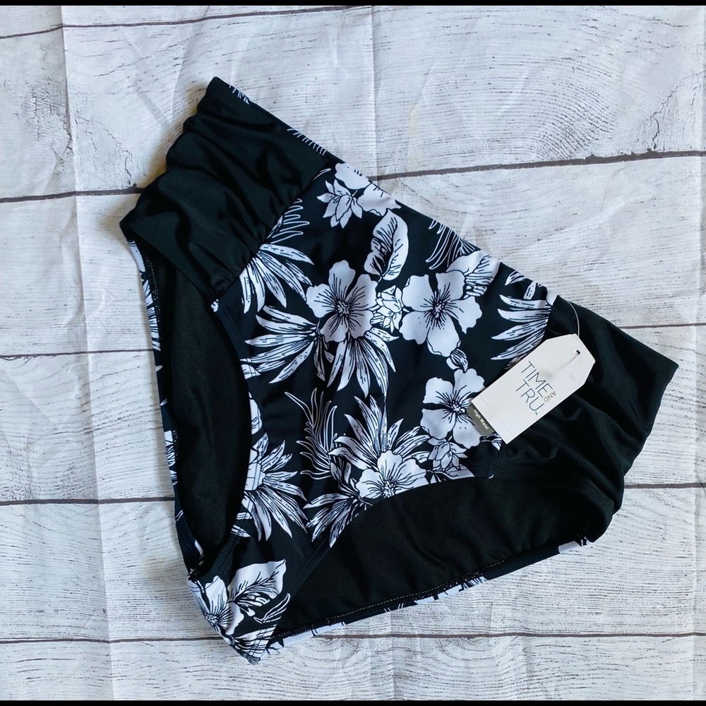 Time & Tru high waisted bottoms NWT